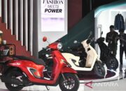Jangan matikan mesin motor matic dengan standar, ini efek negatifnya